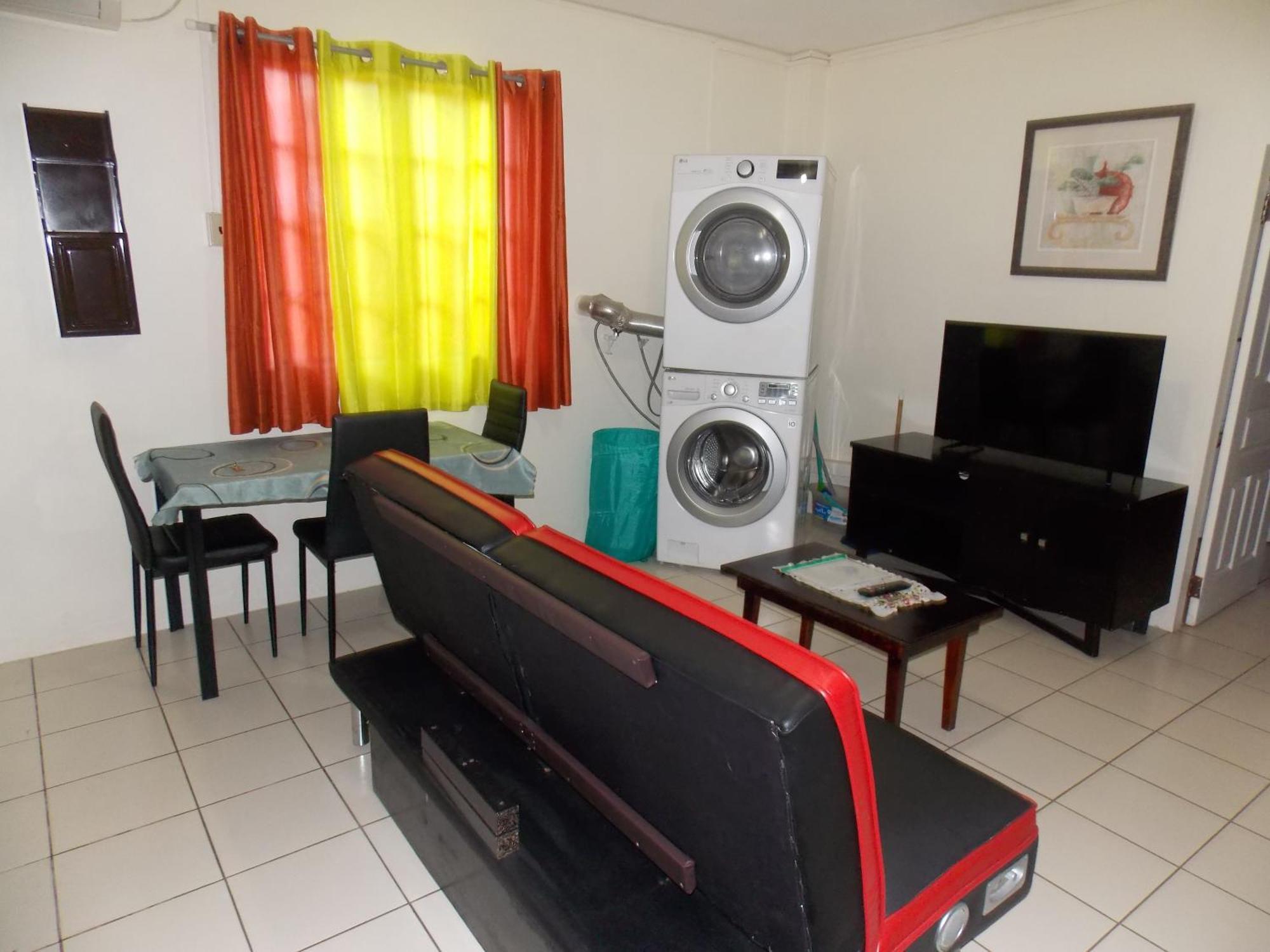 Stewart Apt- Trincity, Airport, Washer, Dryer, Office, Cable , Wifi Quarto foto