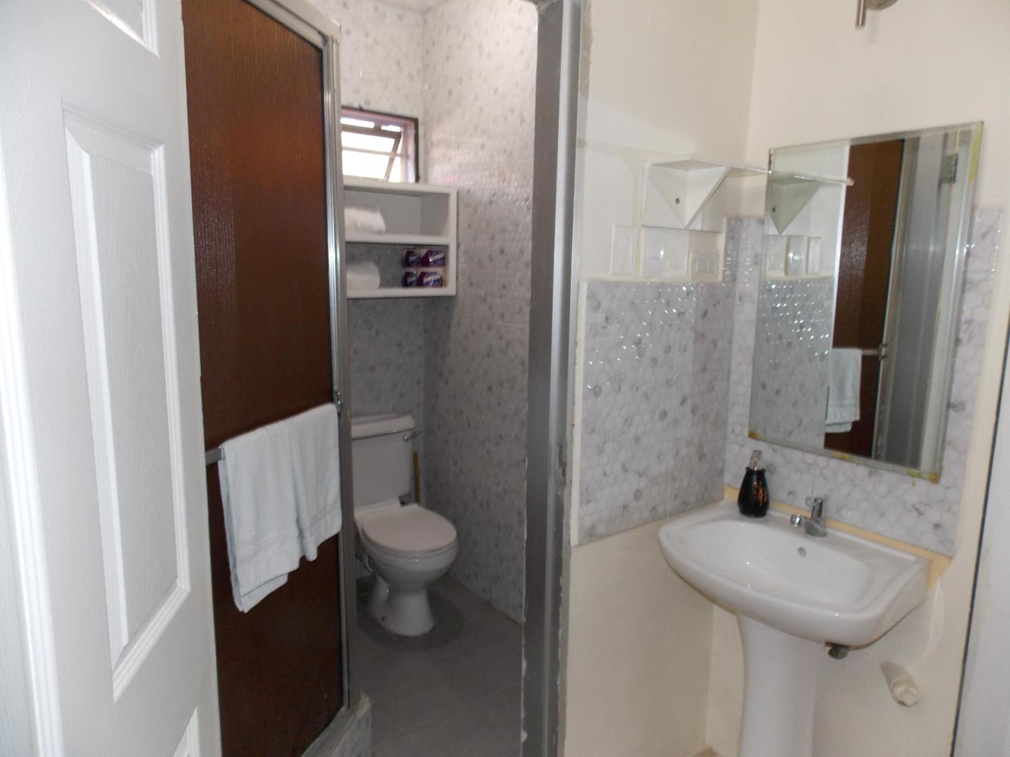 Stewart Apt- Trincity, Airport, Washer, Dryer, Office, Cable , Wifi Quarto foto